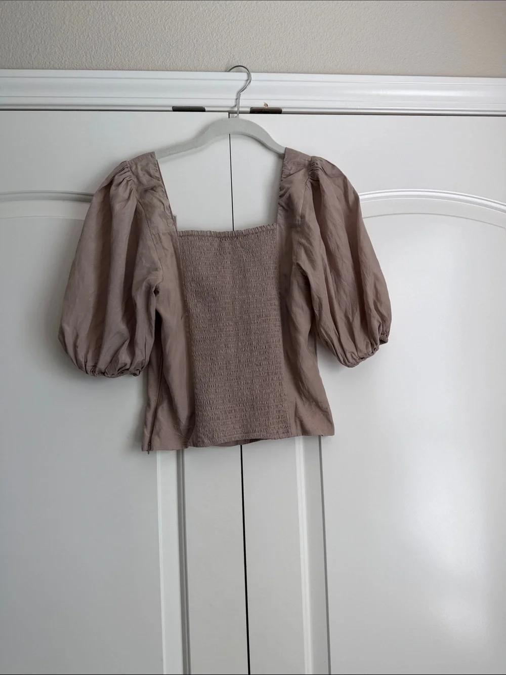 Abercrombie & Fitch Puff Sleeve Square-Neck Top in Taupe